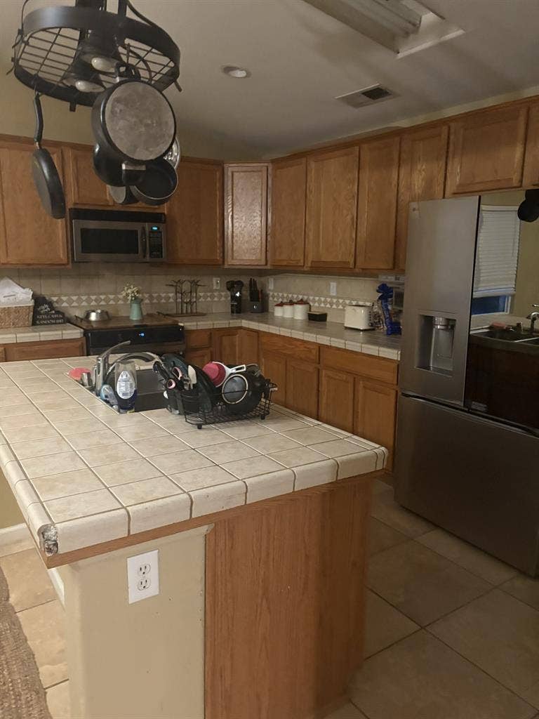 Large home in rosedale area w/pool