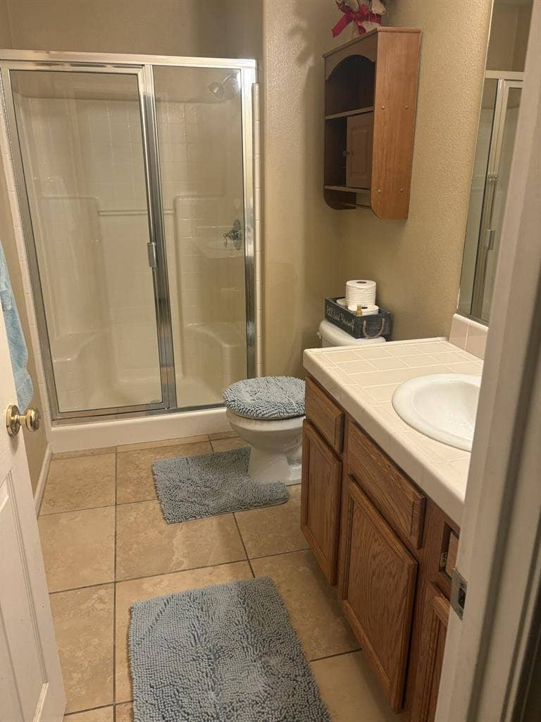 Large home in rosedale area w/pool