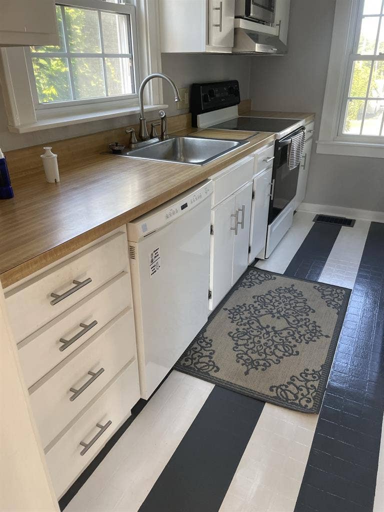 Need 1 male roommate for