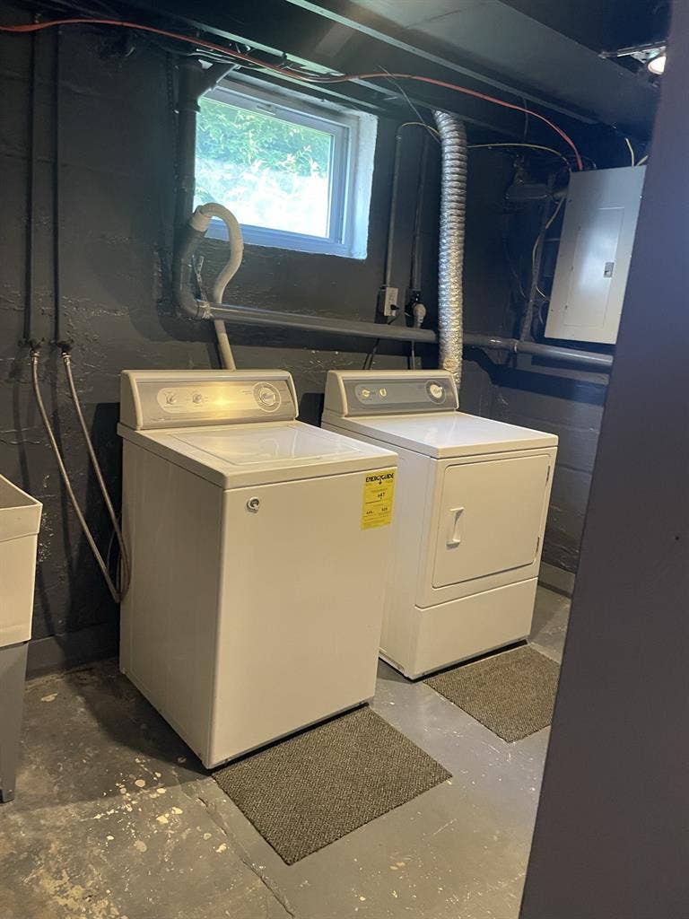 Need 1 male roommate for