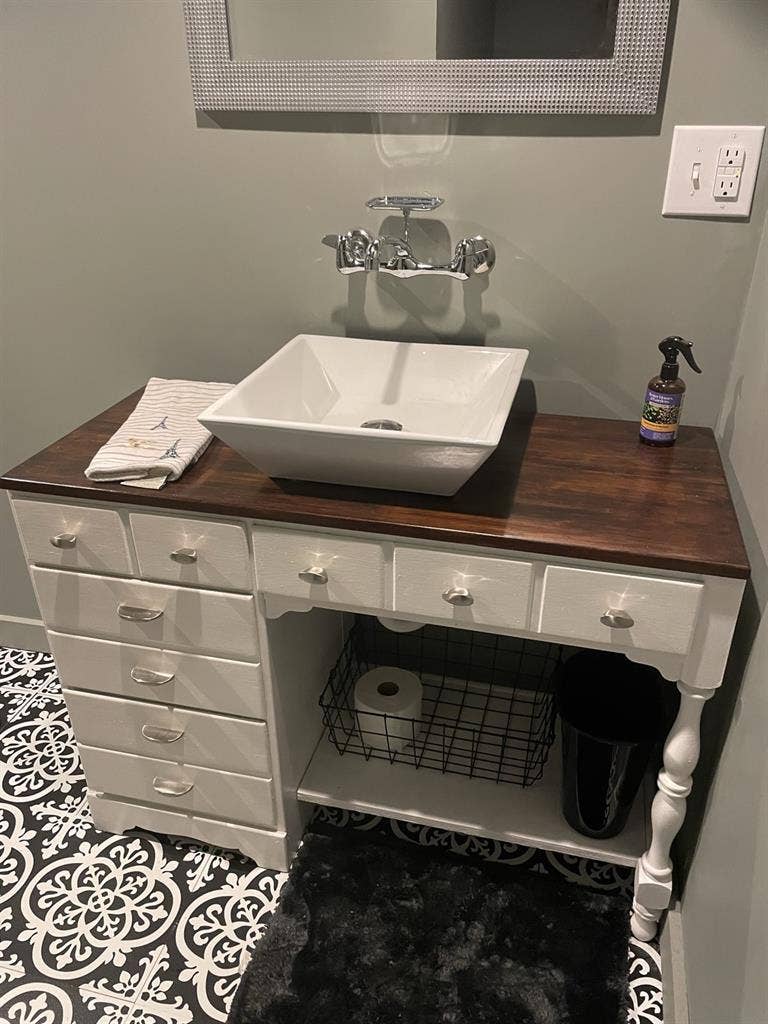 Need 1 male roommate for