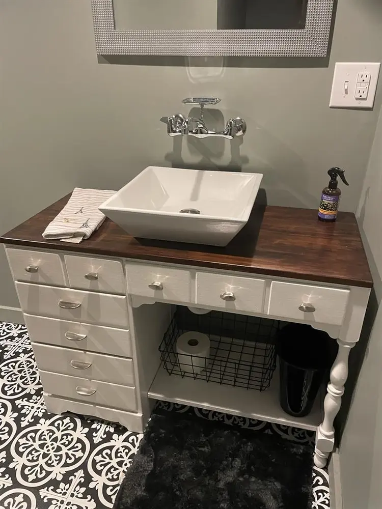 Need 1 male roommate for