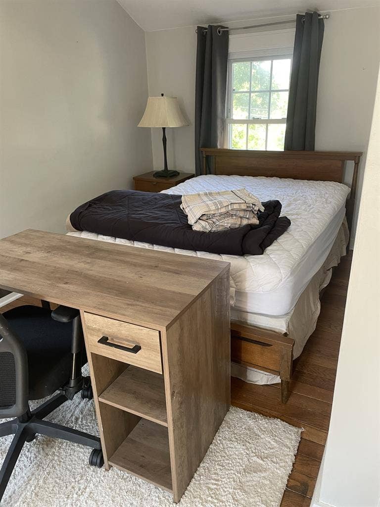 Need 1 male roommate for