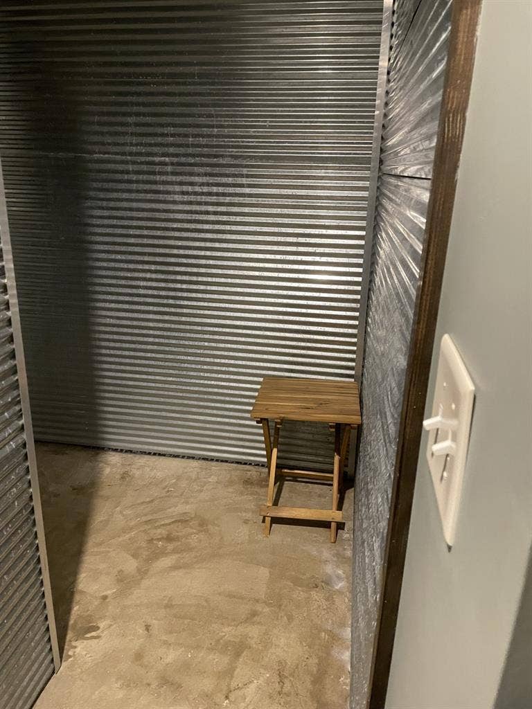 Need 1 male roommate for