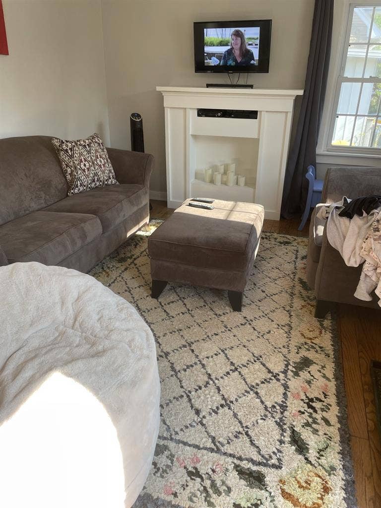 Need 1 male roommate for