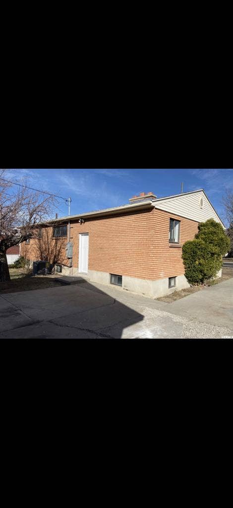 b Charming Brick Murray home