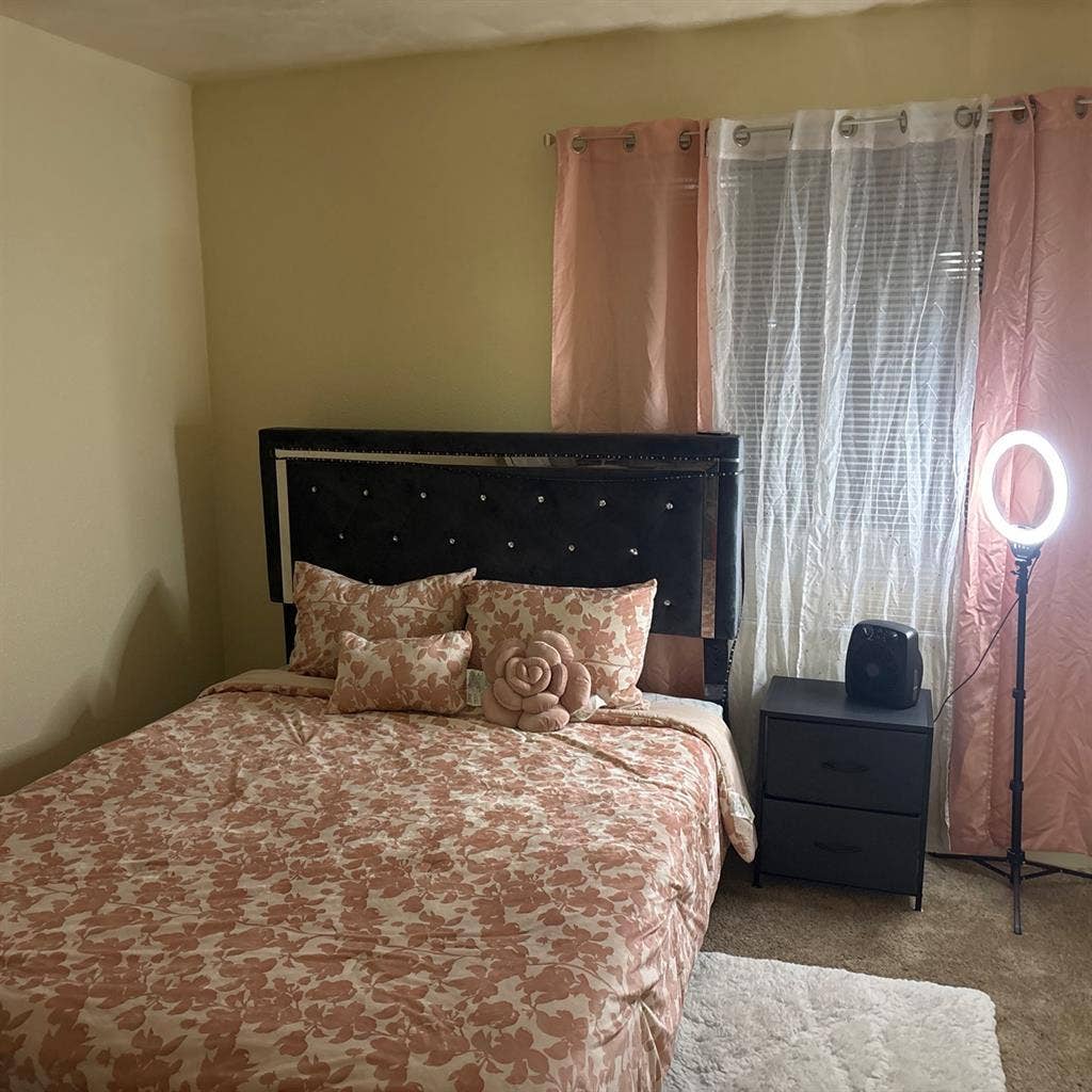 Looking for a roommate immediately