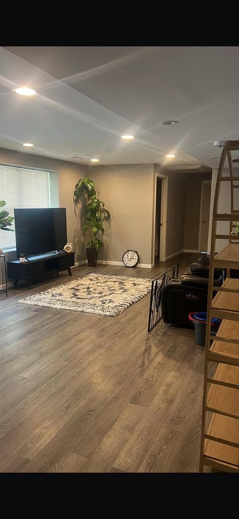 Short
/Long term room for rent