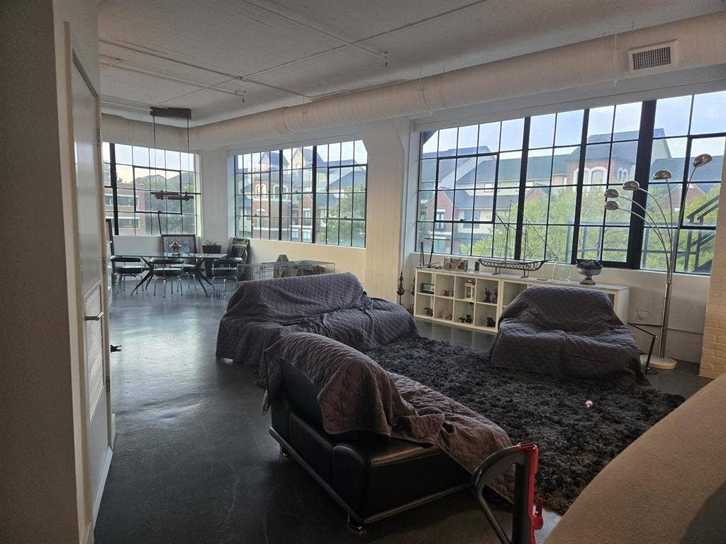 Loft in the Deep Ellum Area