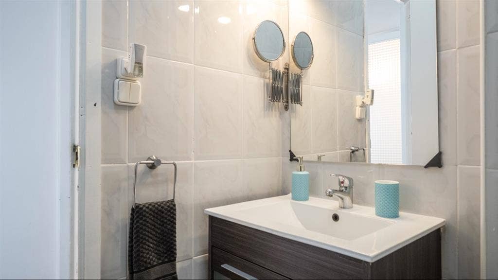 Ventana hacia calle y Calefacción