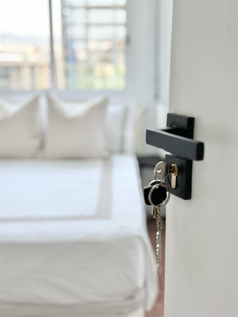 Ventana hacia calle y Calefacción