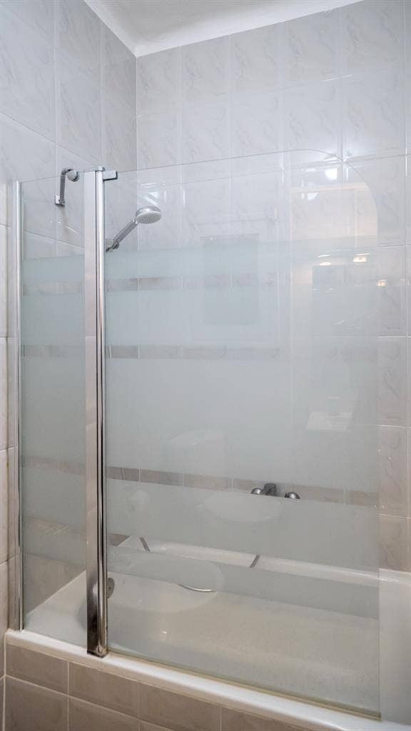 Ventana hacia calle y Calefacción