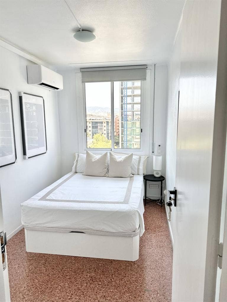 Ventana hacia calle y Calefacción