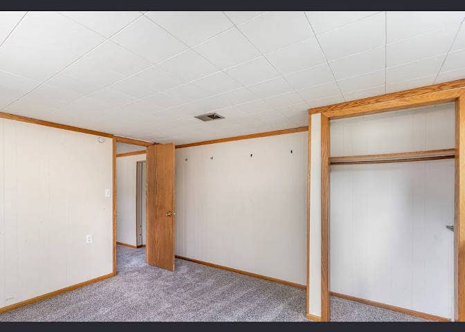 1 Room with a shared Bathroom