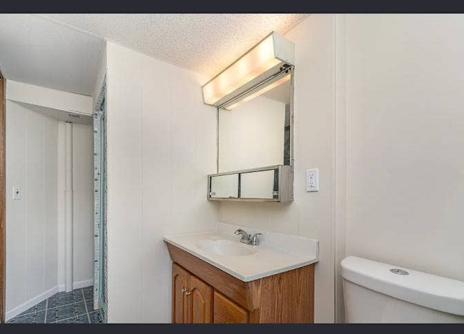 1 Room with a shared Bathroom