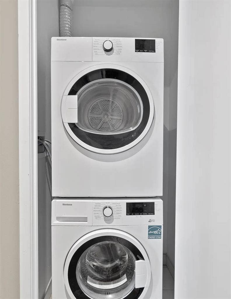 FLATMATE NEEDED- ONLY FEMALE