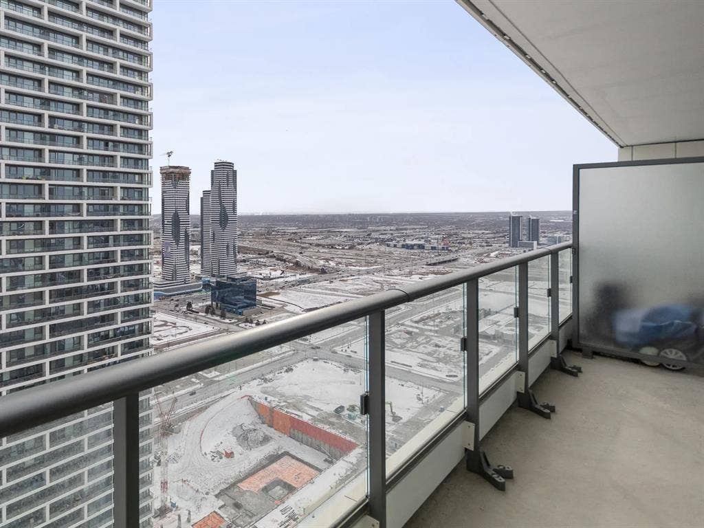 FLATMATE NEEDED- ONLY FEMALE