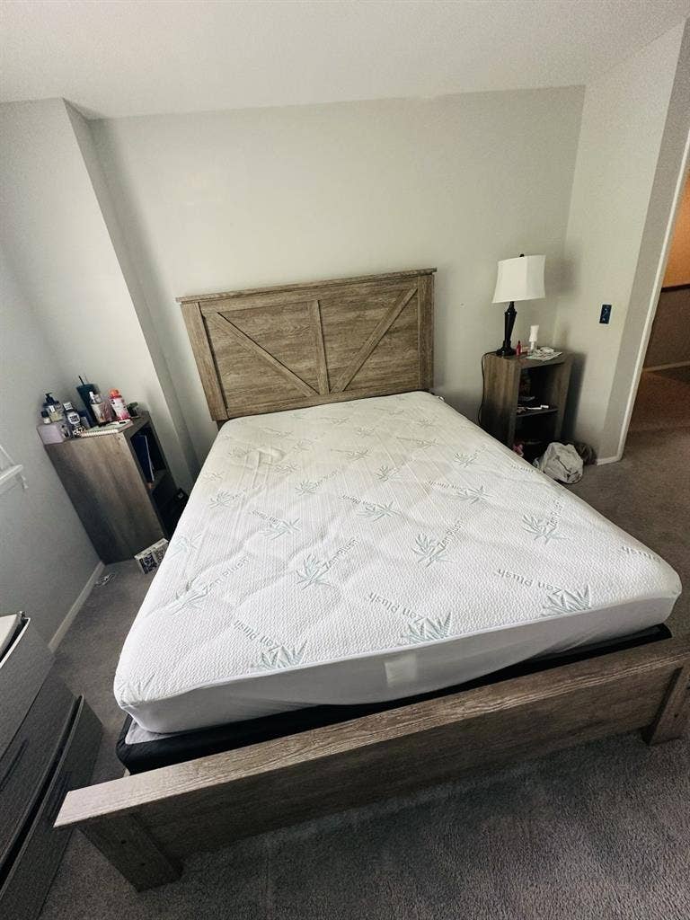 Cozy private room in Germantown.