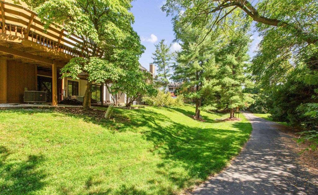 Cozy private room in Germantown.