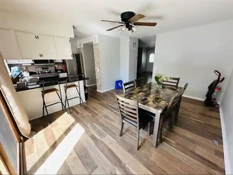 Cozy private room in Germantown.