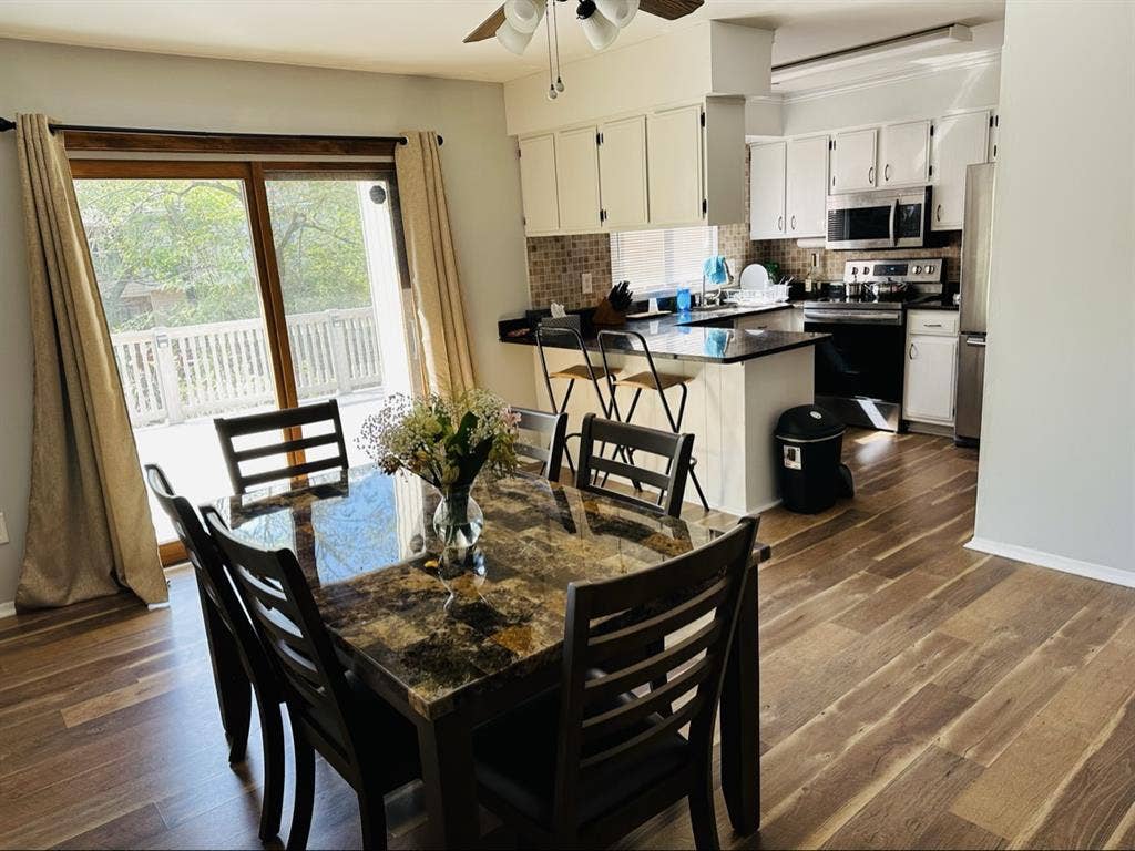 Cozy private room in Germantown.