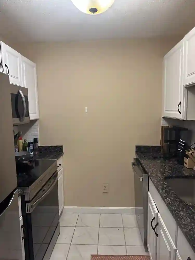 LOOKING FOR ROOMMATES!!!