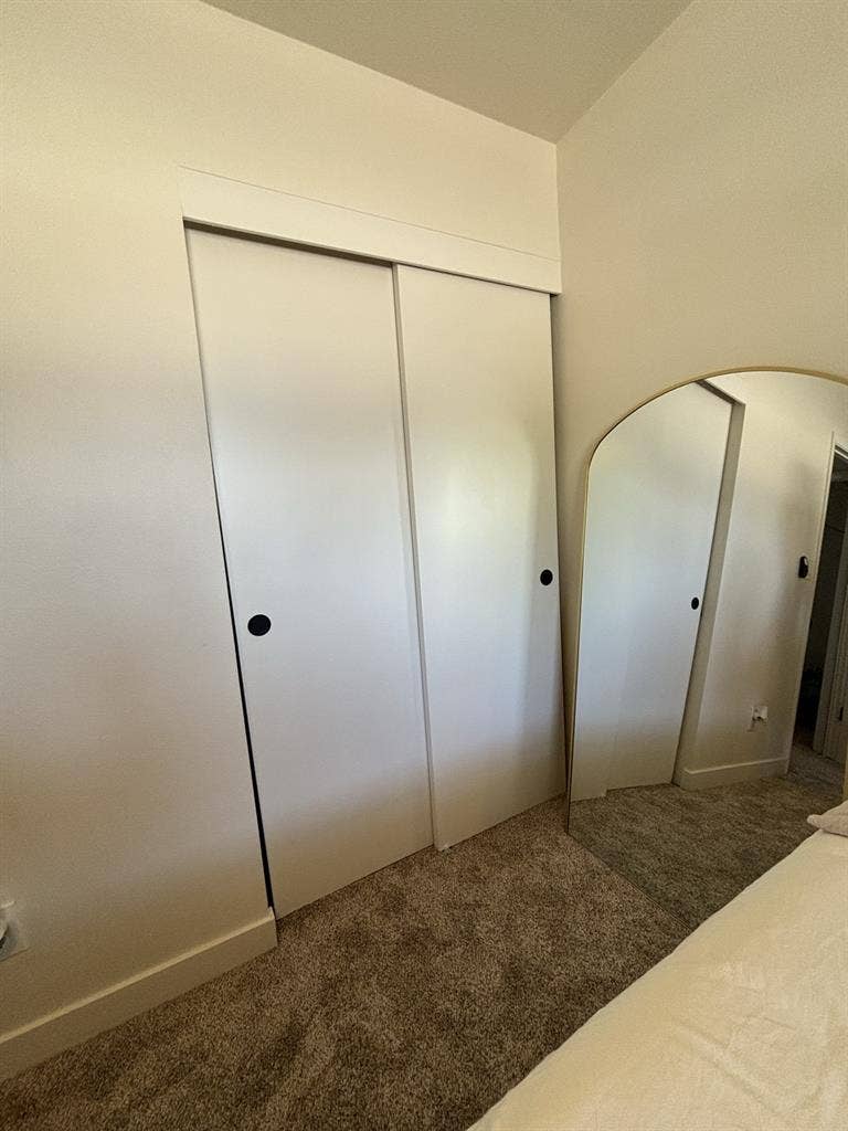 LOOKING FOR A FEMALE 
ROOMIE!!!