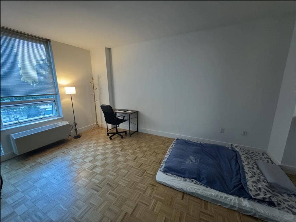 Newport Furnished Room