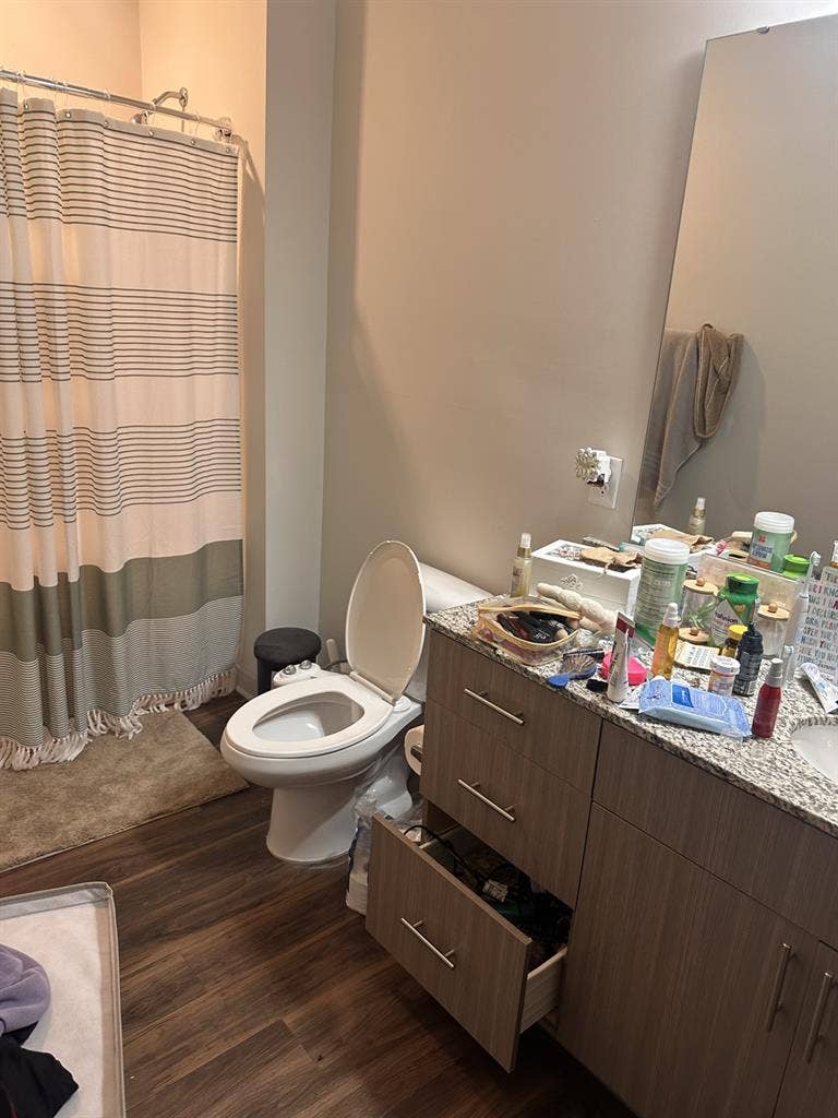 Bedroom Available in Davidson