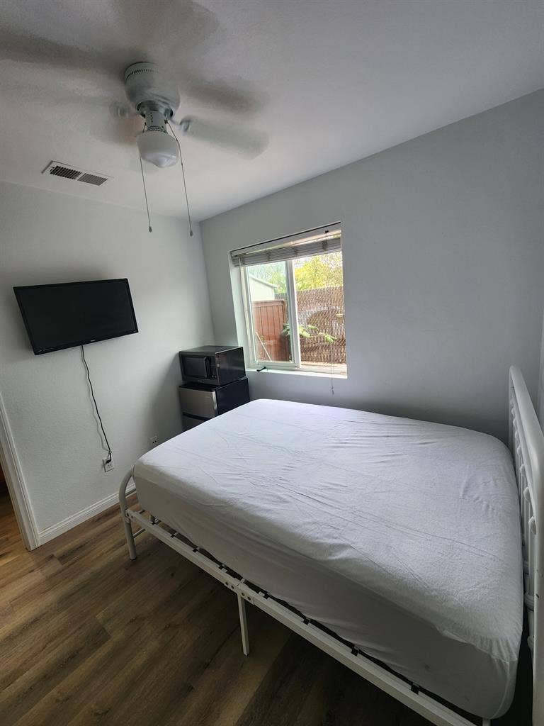 Private entrance & bathroom