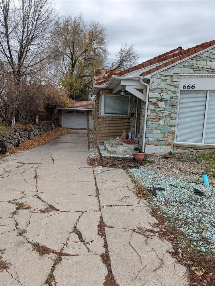 Looking for a roommate to take over