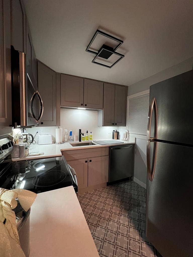 Furnished Room in Shared Townhouse