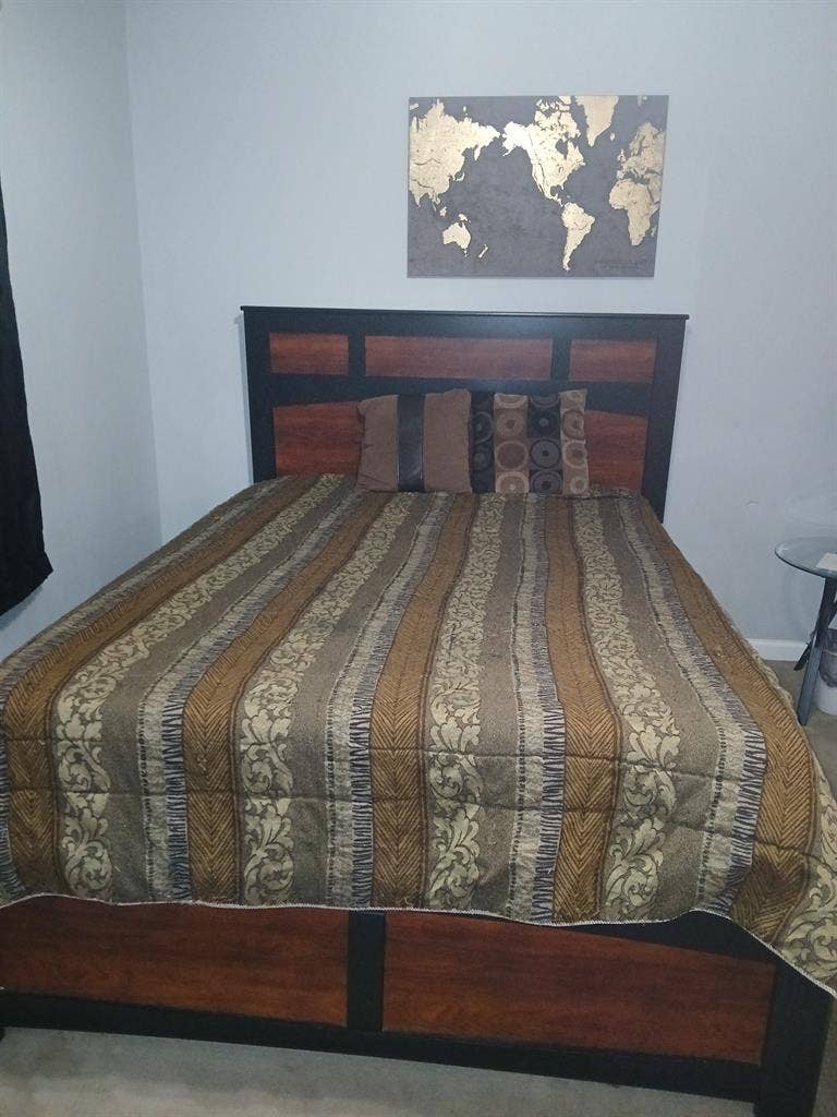 Looking for woman roommate