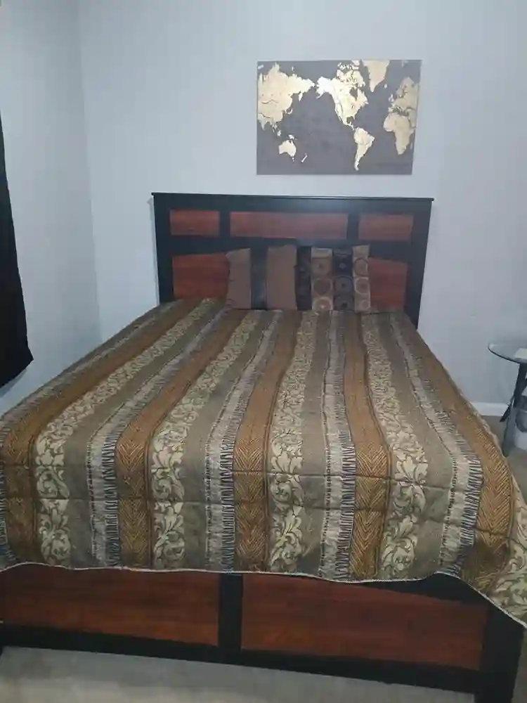 Looking for woman roommate