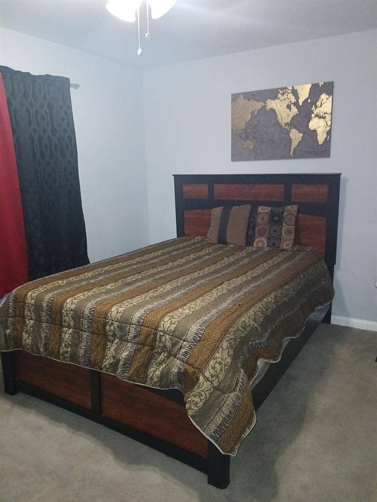 Looking for woman roommate