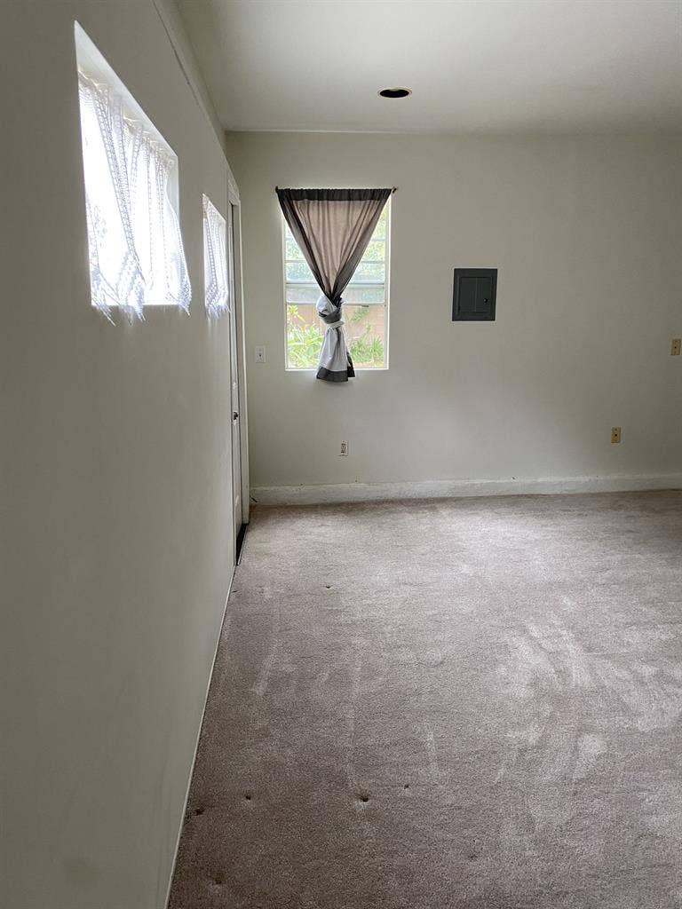 Dec Room in Guesthouse own Entrance