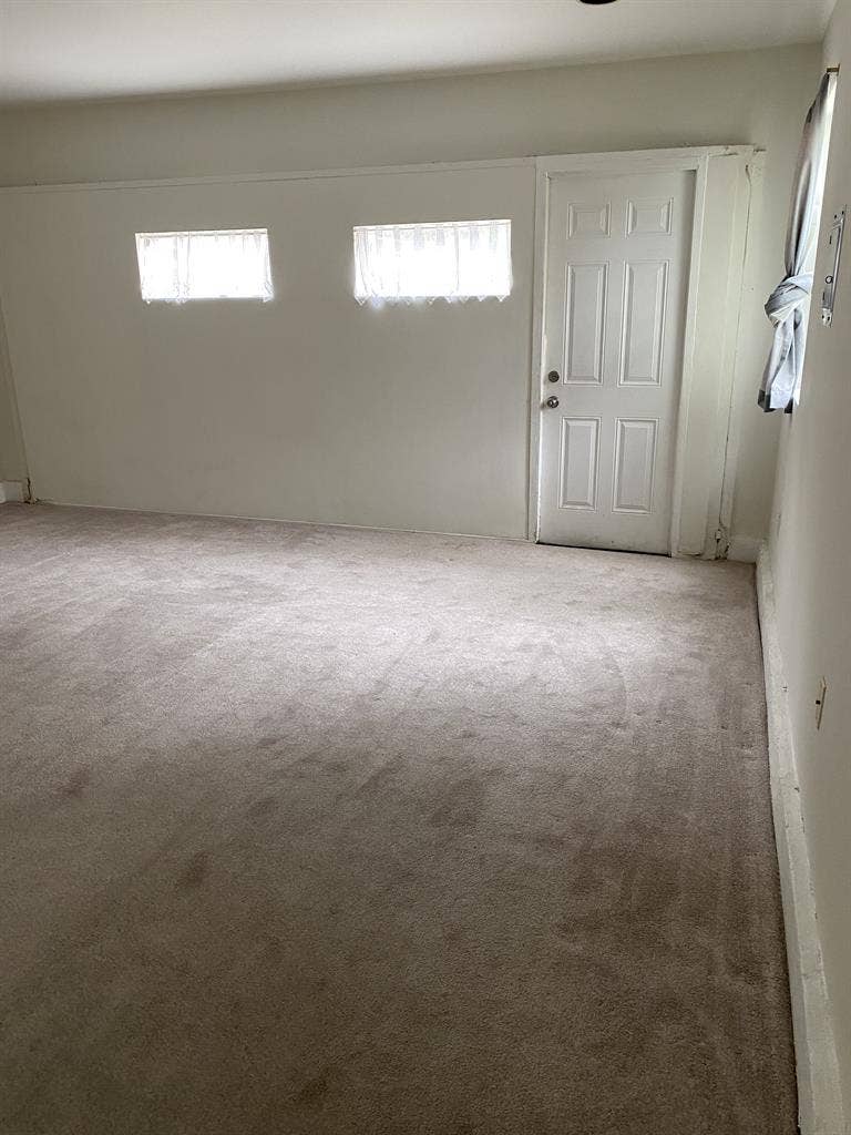 Dec Room in Guesthouse own Entrance