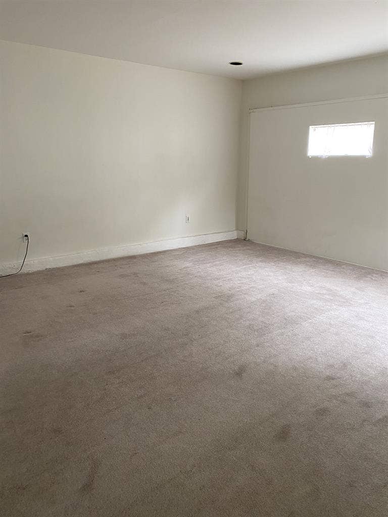 Dec Room in Guesthouse own Entrance