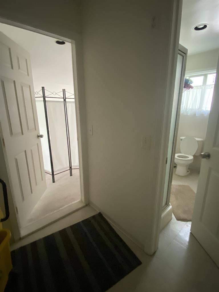 Dec Room in Guesthouse own Entrance