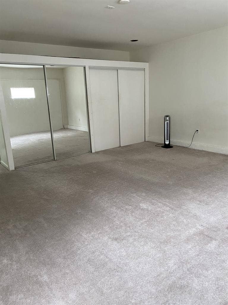 Dec Room in Guesthouse own Entrance