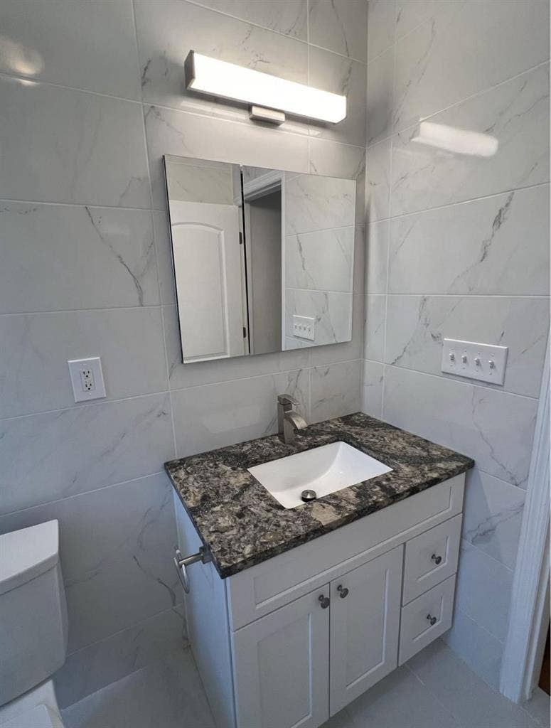 Private room for rent in Rego park