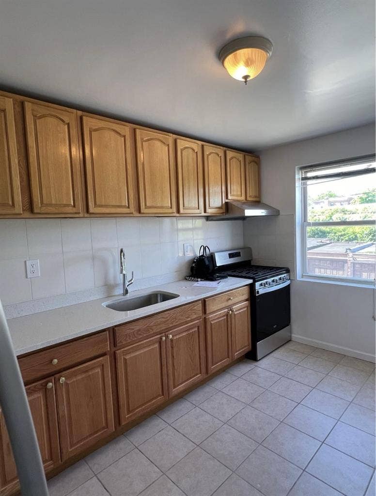 Private room for rent in Rego park