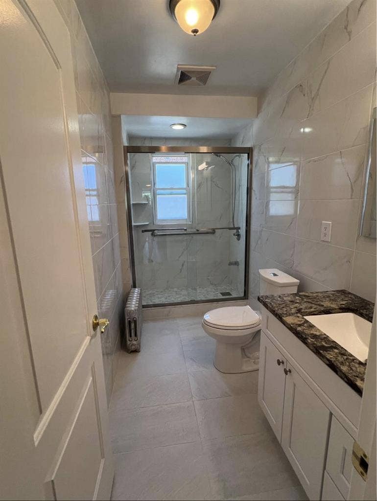 Private room for rent in Rego park
