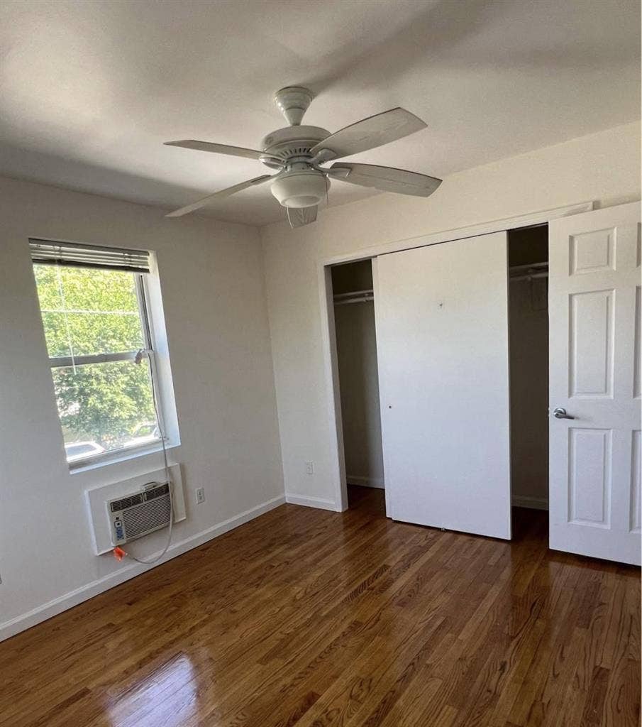 Private room for rent in Rego park