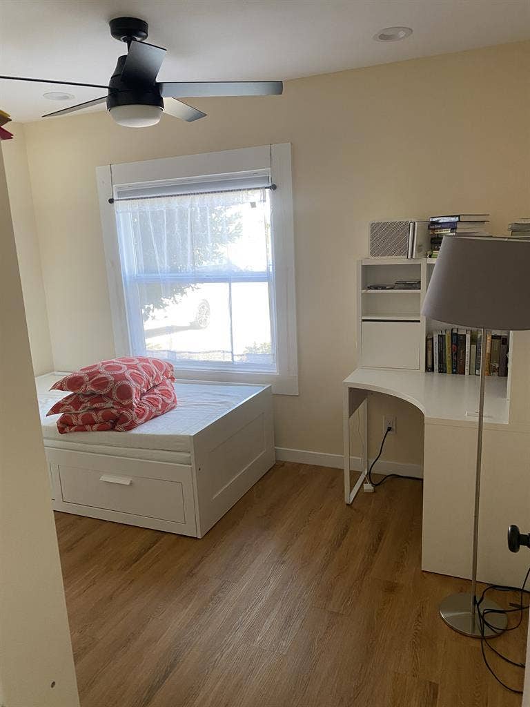 Private USC Room - Walk to Metro