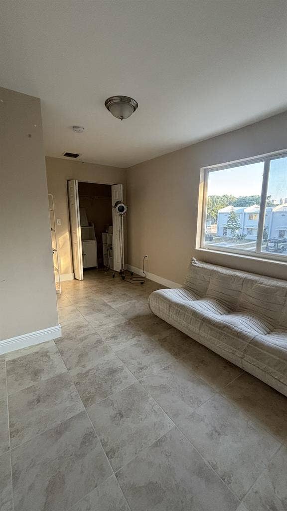 ROOM FOR RENT IN WYNWOOD