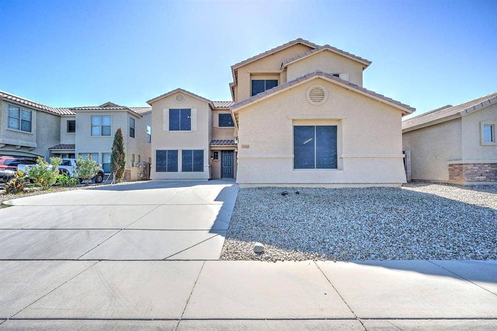8 BR in Tolleson