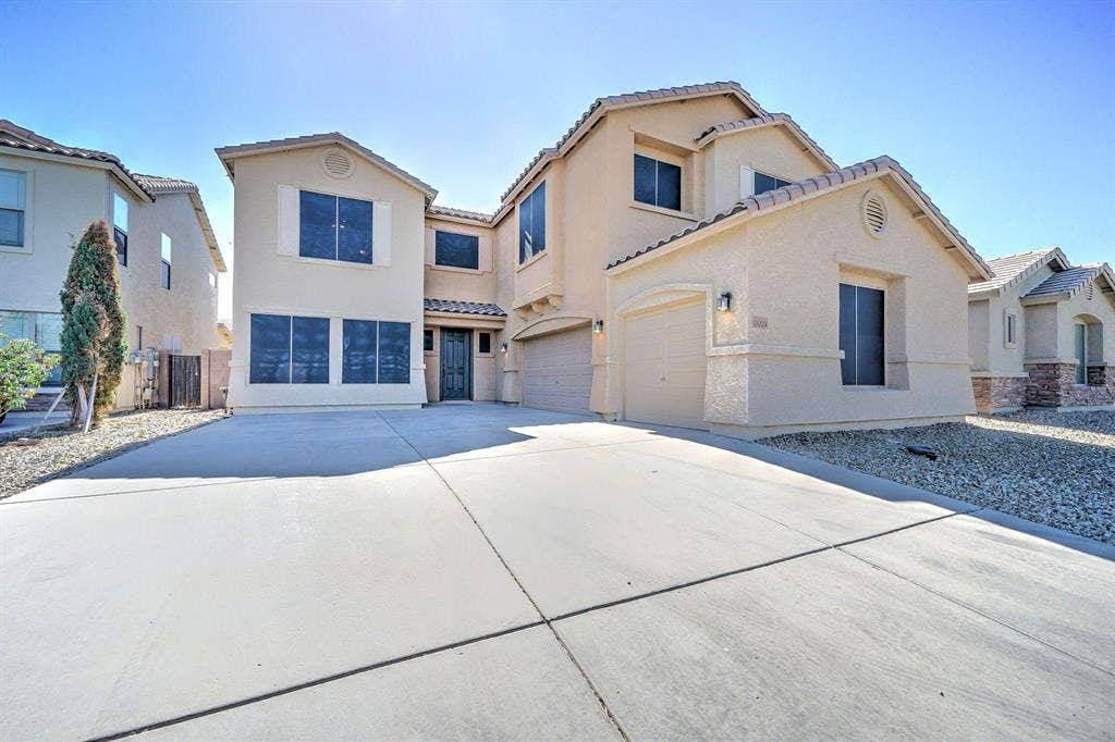 8 BR in Tolleson
