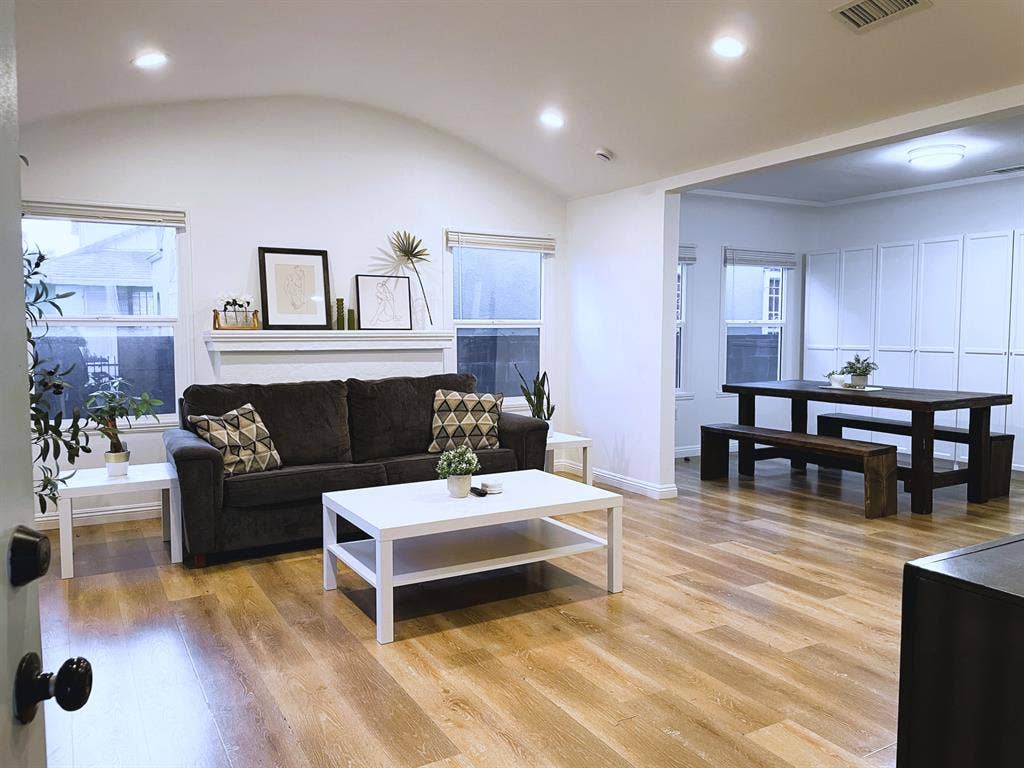 Furnished Coliving - Shared Bath