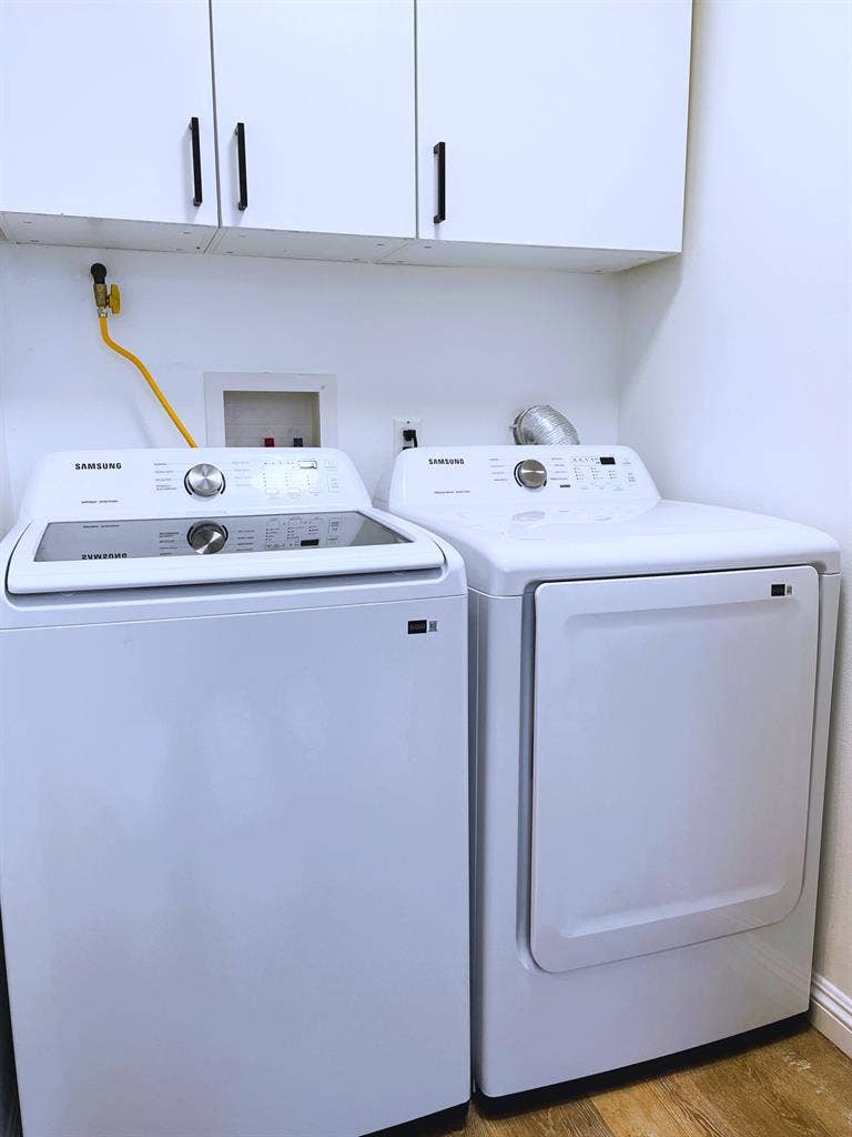 Furnished Coliving - Shared Bath